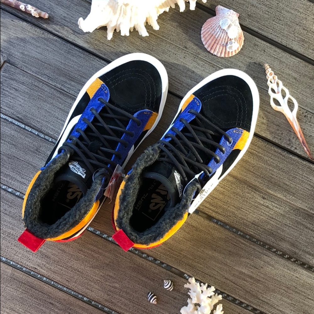 🌴🔆VANS- MOUNTAIN ALL WEATHER PROOF HIGH TOPS🔆🌴 - Picture 12 of 14